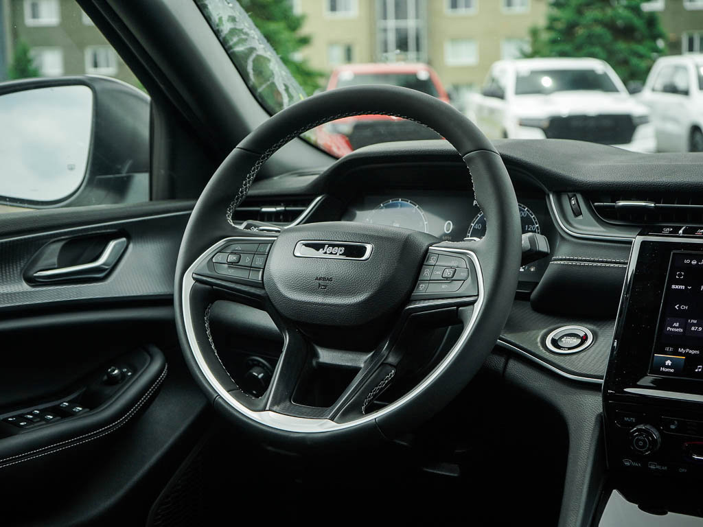 New 2025 Jeep Grand Cherokee Laredo X w/ Luxury Tech Group I image 15