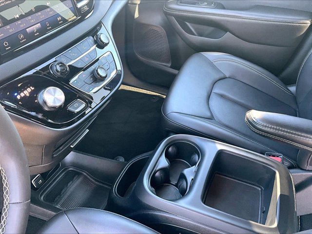 Used 2026 Chrysler Pacifica Select FWD image 15