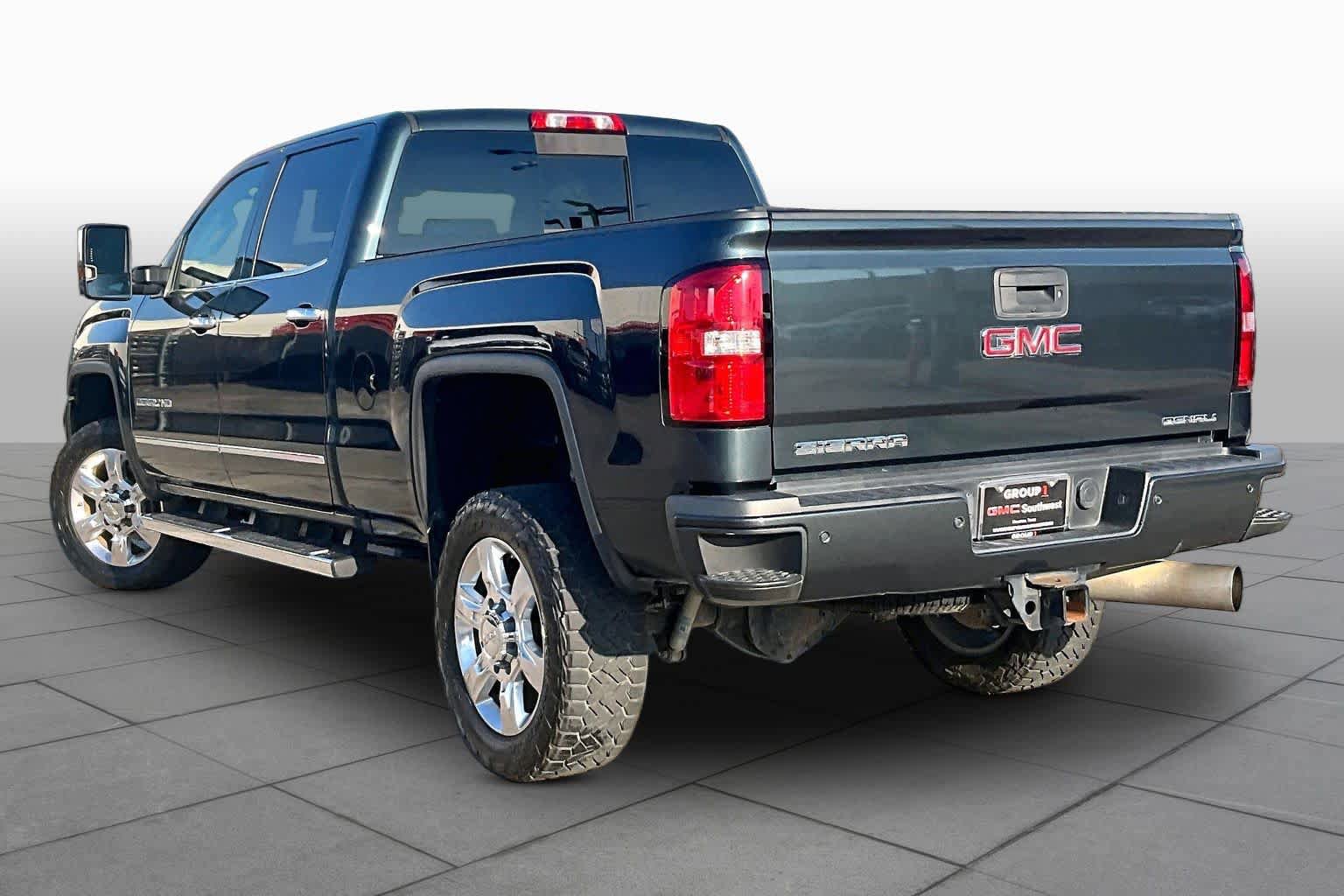 Used 2017 GMC Sierra 2500 Denali w/ Duramax Plus Package AWD/4WD image 12