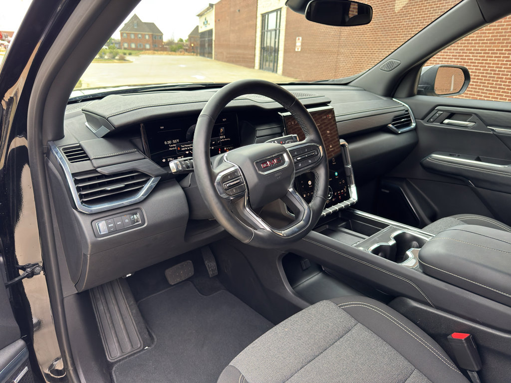 Used 2025 GMC Acadia Elevation image 10