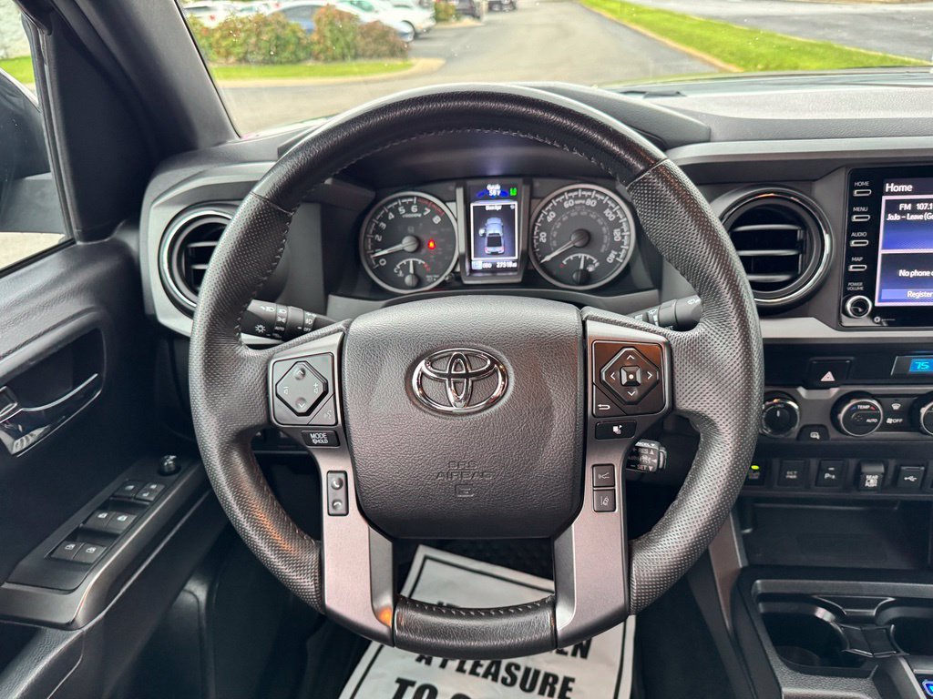 Used 2021 Toyota Tacoma TRD Off-Road w/ Technology Package AWD/4WD image 17