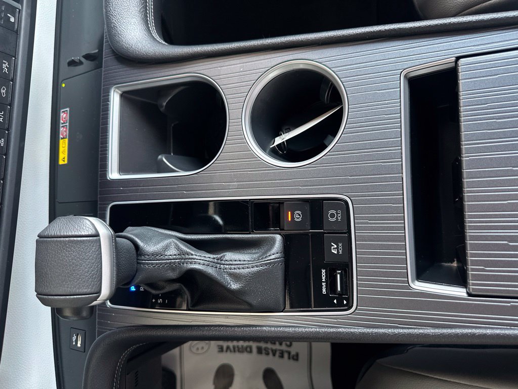 Certified 2025 Toyota Sienna XLE FWD image 33