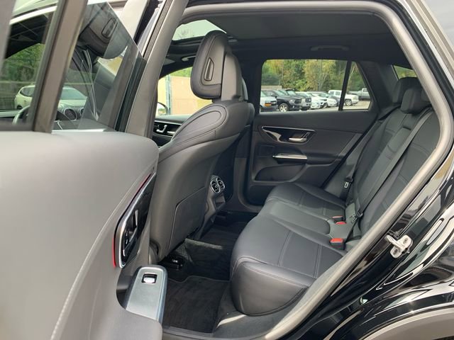 Used 2025 Mercedes-Benz GLC 300 4MATIC image 17