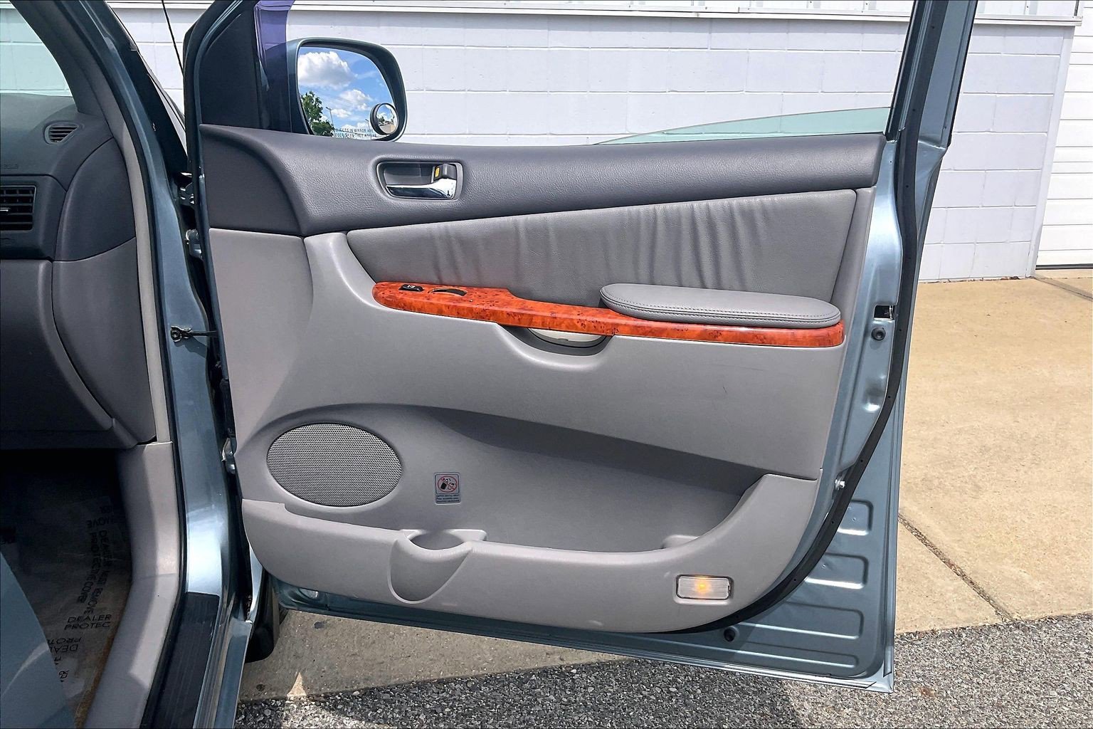 Used 2010 Toyota Sienna image 27