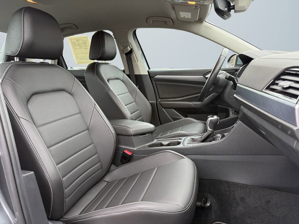 Used 2022 Volkswagen Jetta SE image 15