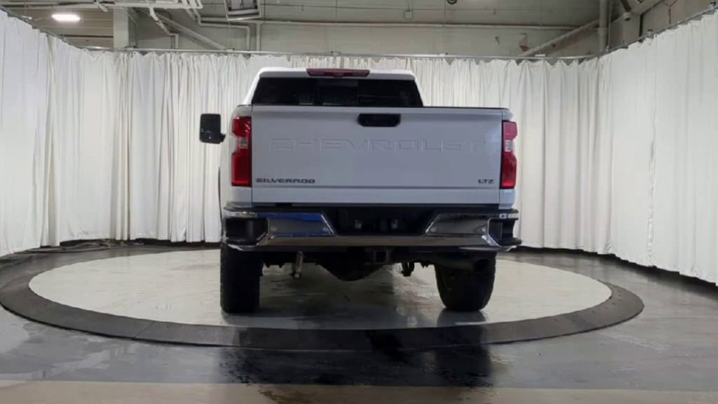Used 2022 Chevrolet Silverado 2500 LTZ w/ LTZ Texas Edition AWD/4WD image 9