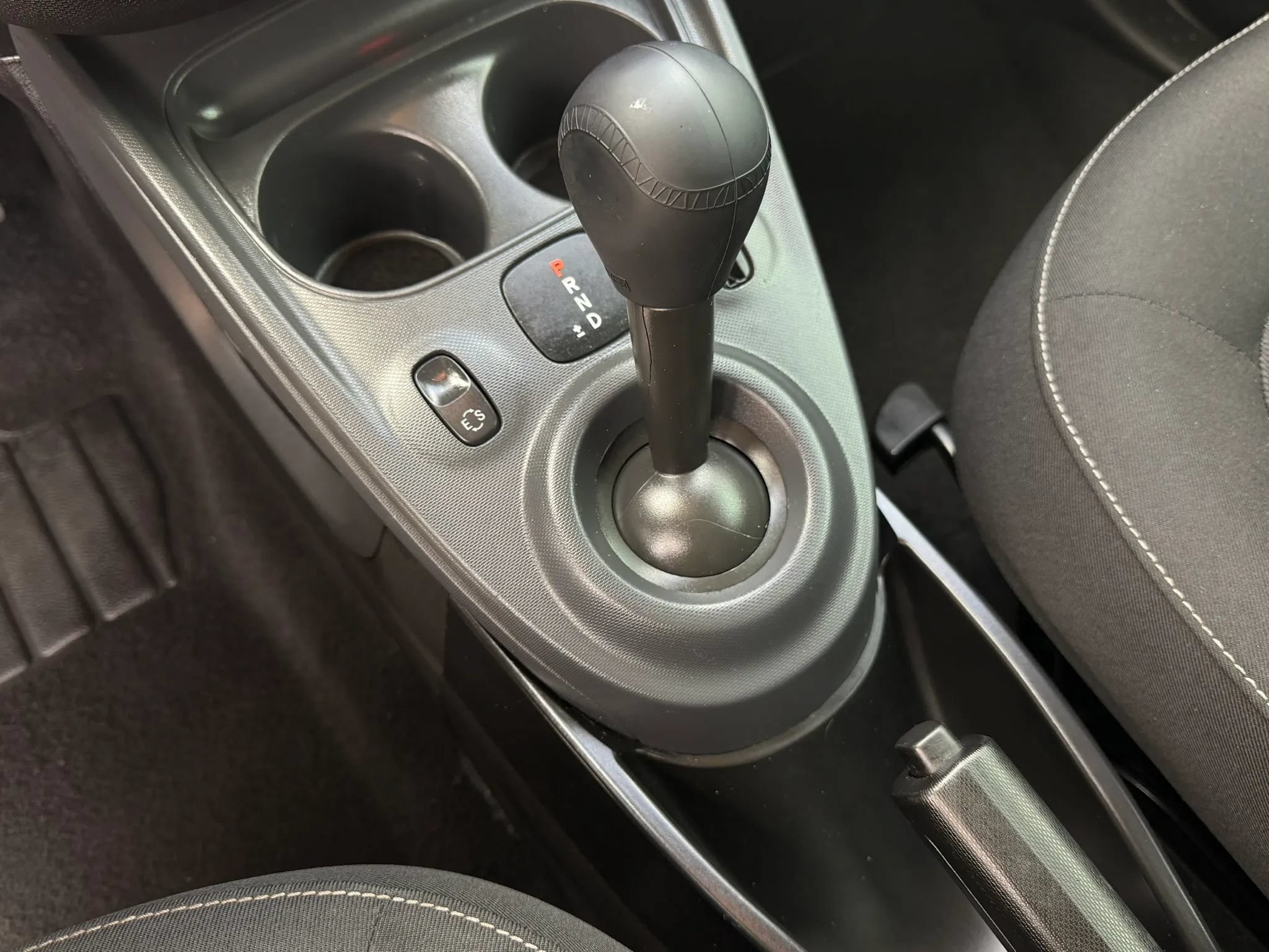 Used 2017 smart fortwo passion RWD image 22