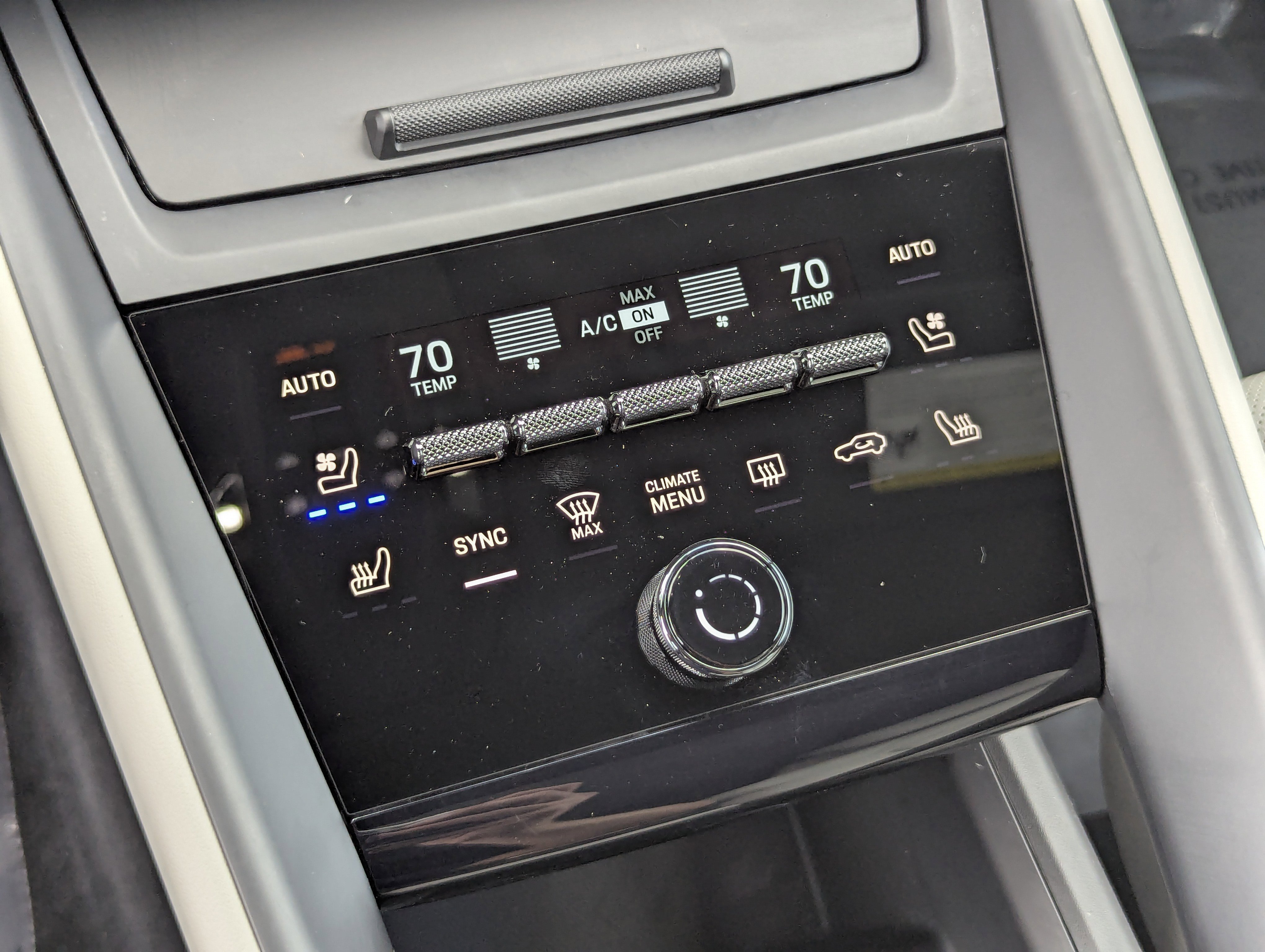 Certified 2025 Porsche Macan Electric RWD image 29