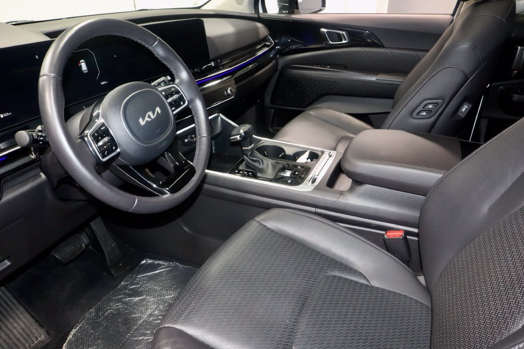 Used 2025 Kia Carnival SX Prestige FWD image 24