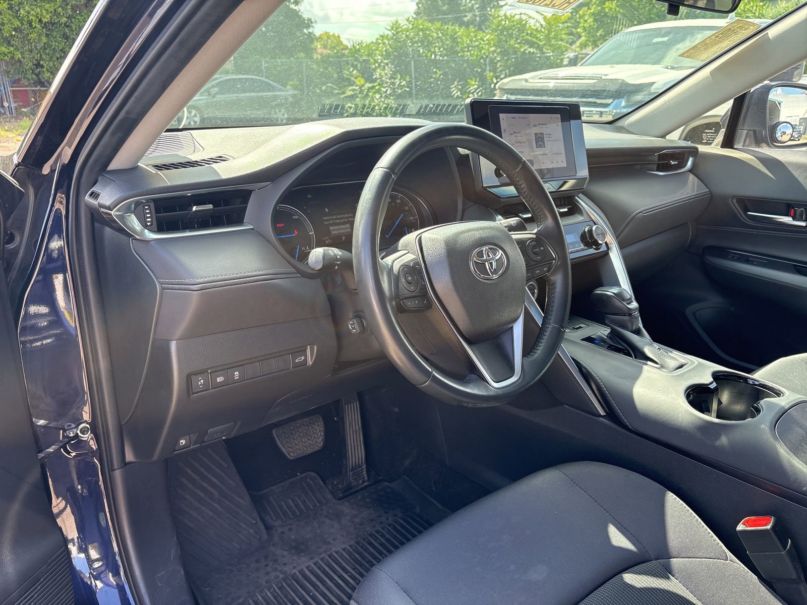 Used 2024 Toyota Venza LE AWD/4WD image 5