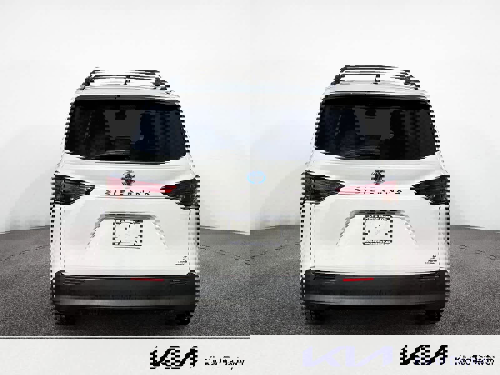 Used 2022 Toyota Sienna LE image 4