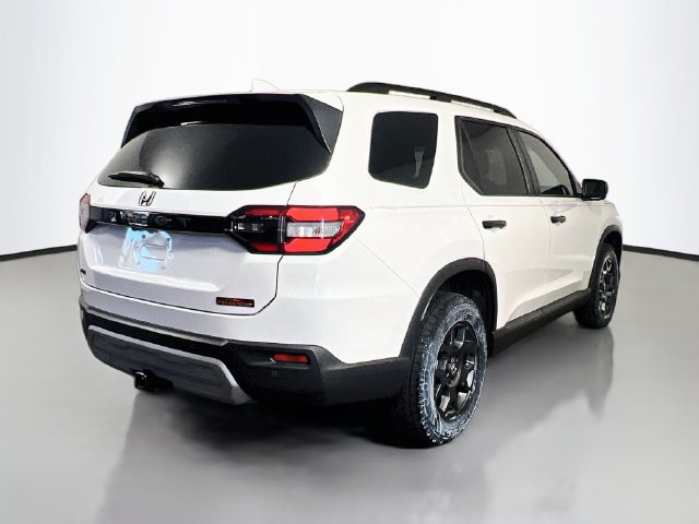 Certified 2025 Honda Pilot TrailSport image 19