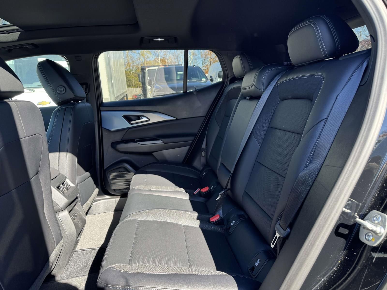 New 2026 Chevrolet Equinox EV LT w/ Convenience Package II AWD/4WD image 22
