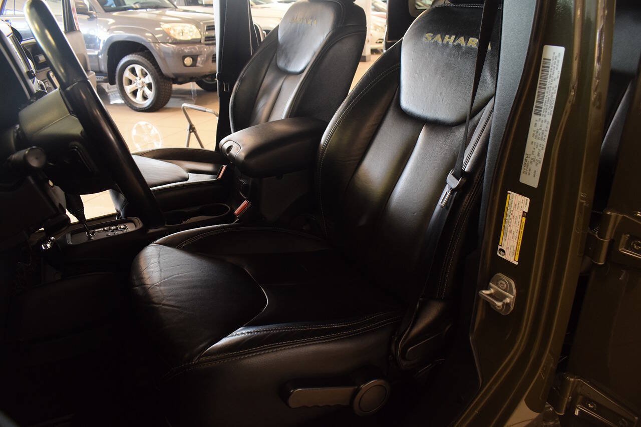 Used 2015 Jeep Wrangler Unlimited Sahara w/ Dual Top Group AWD/4WD image 55