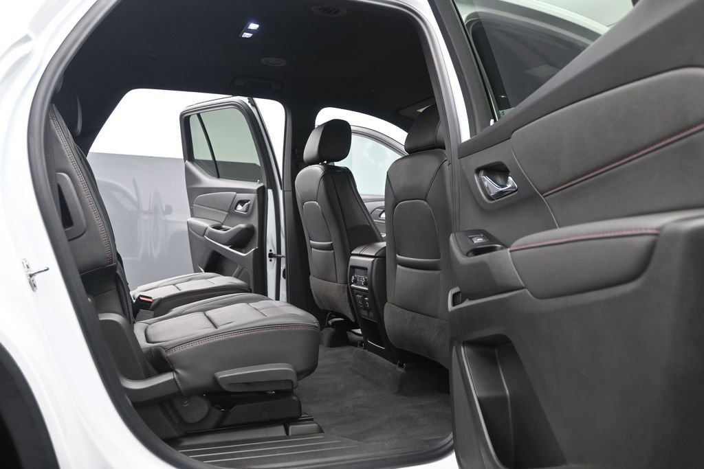 Used 2023 Chevrolet Traverse RS FWD image 19