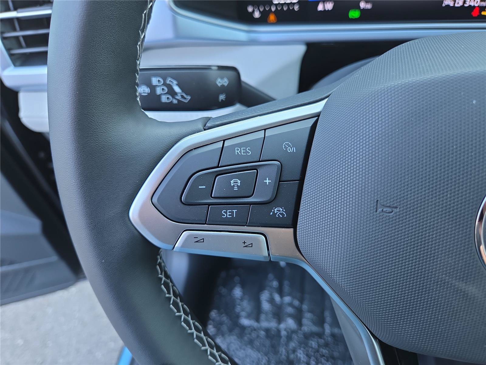 New 2026 Volkswagen Taos SE w/ Panoramic Sunroof Package FWD image 18