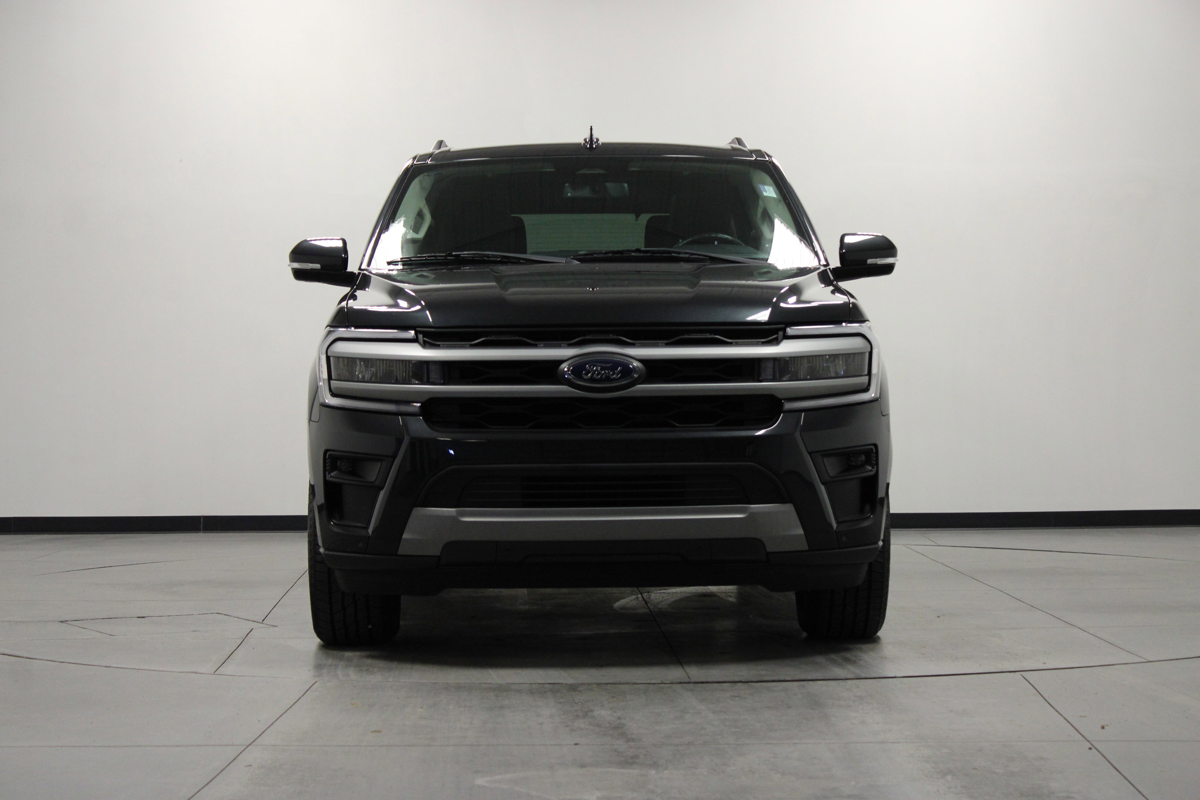 Used 2024 Ford Expedition XLT image 9