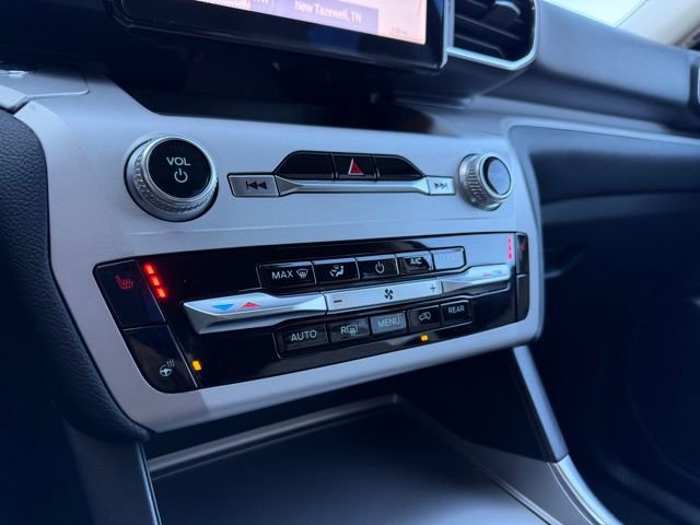 Used 2023 Ford Explorer XLT w/ Equipment Group 202A image 20