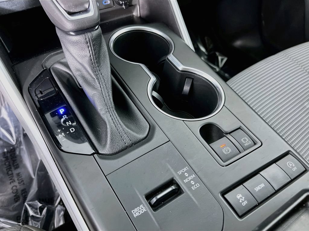 Used 2022 Toyota Highlander LE FWD image 23