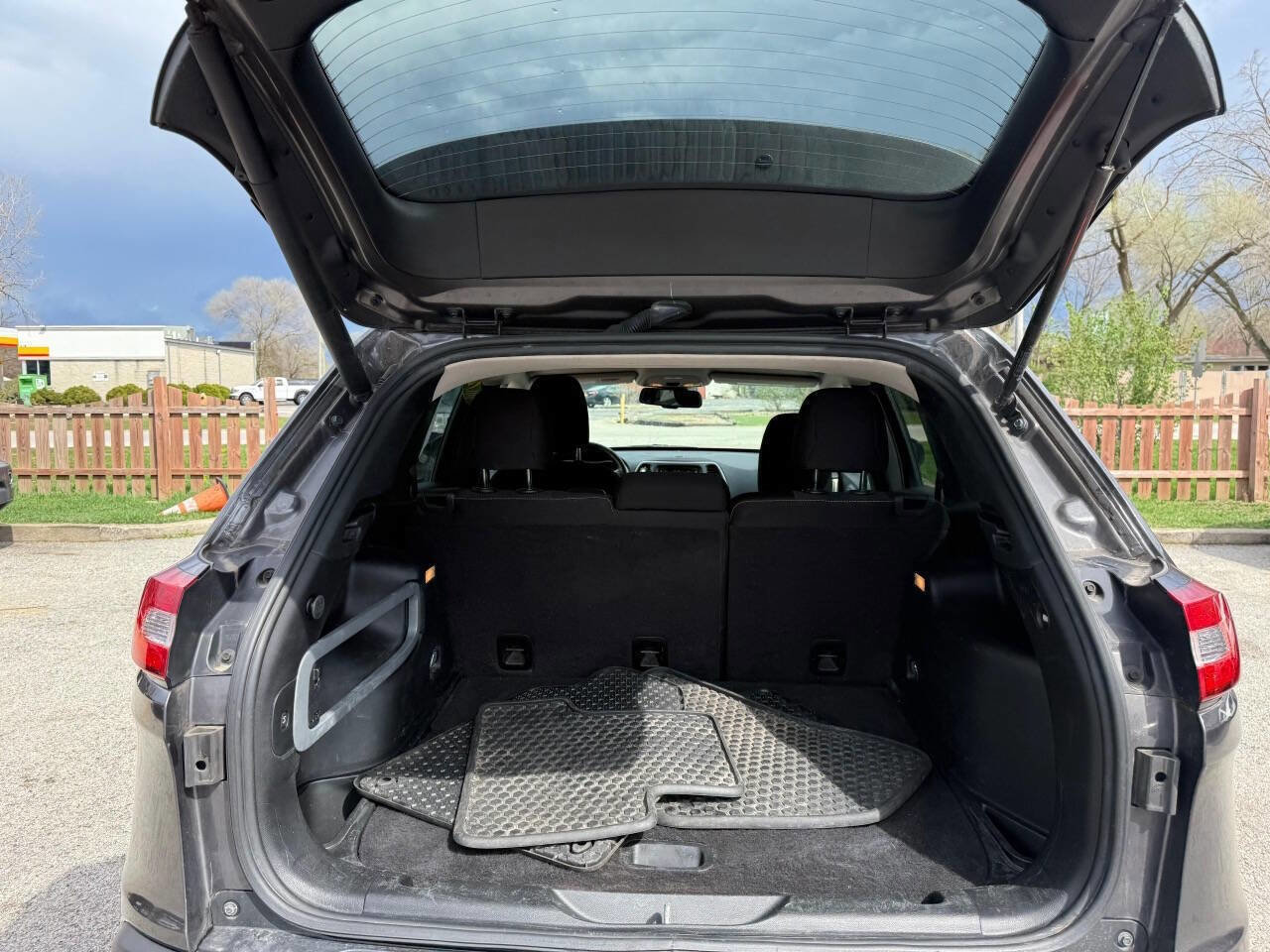 Used 2015 Jeep Cherokee Latitude w/ Comfort/Convenience Group image 21