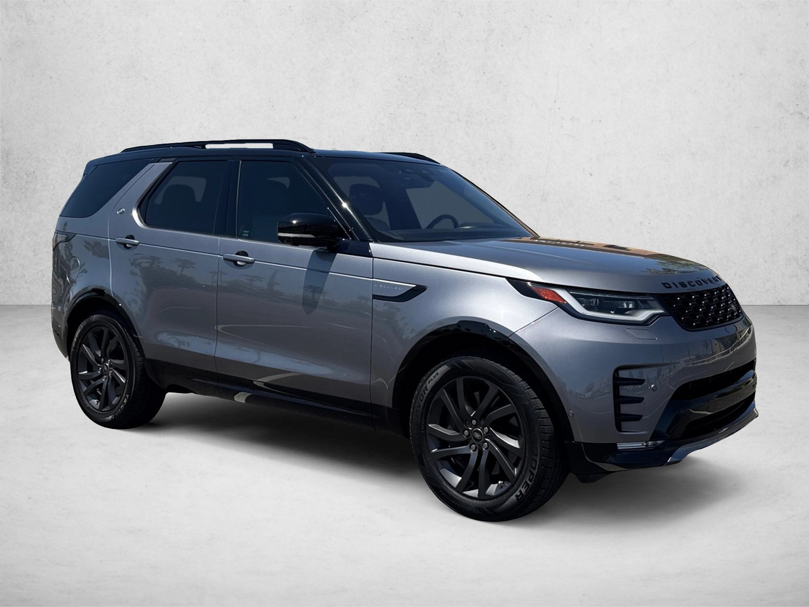 Used 2023 Land Rover Discovery HSE R-Dynamic AWD/4WD image 3