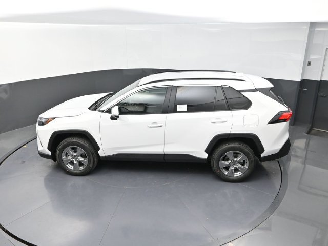 Used 2025 Toyota RAV4 XLE AWD/4WD image 25