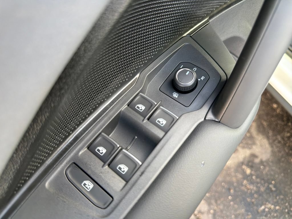 Used 2026 Volkswagen Tiguan SE R-Line AWD/4WD image 12