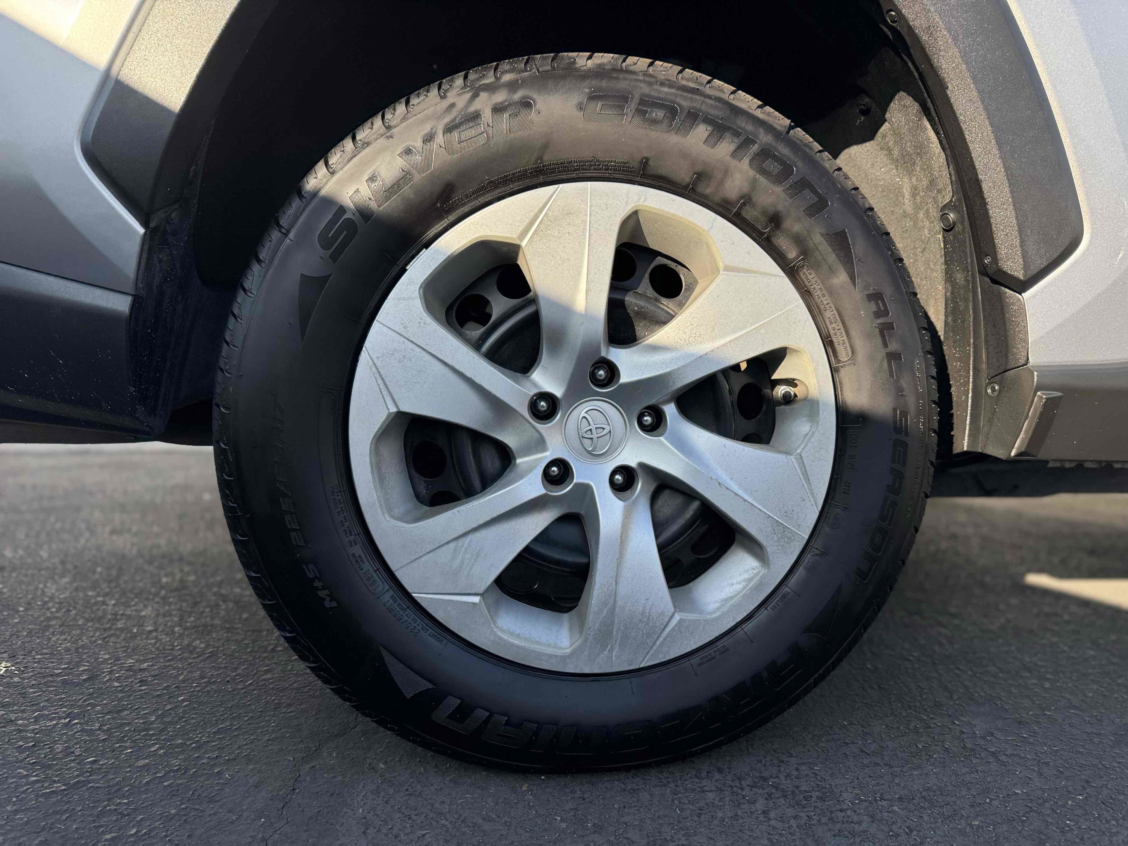 Used 2019 Toyota RAV4 LE w/ Carpet Mat Package image 37