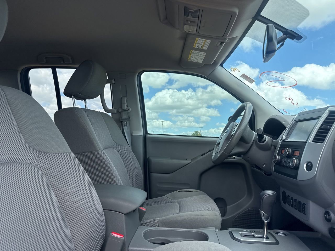 Used 2020 Nissan Frontier SV w/ Midnight Edition Floor Mats image 31