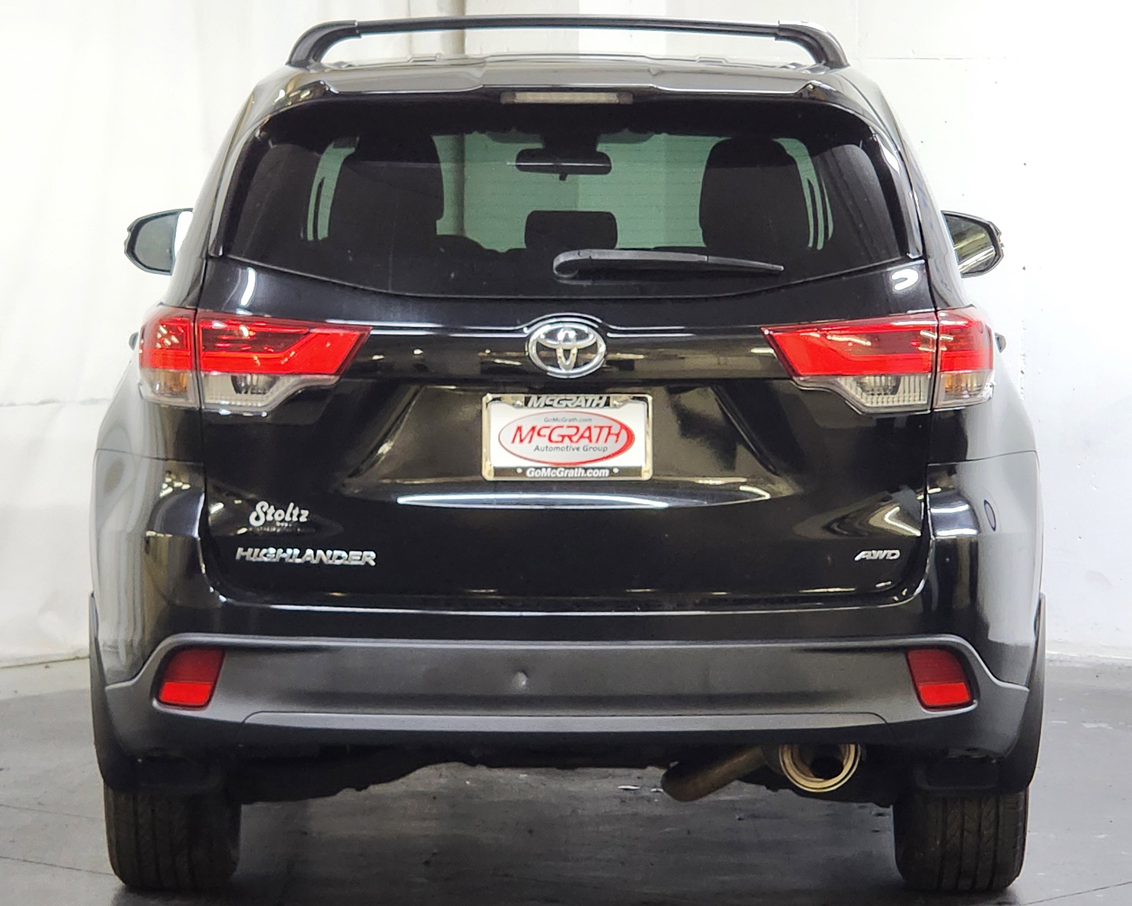 Used 2017 Toyota Highlander LE image 6
