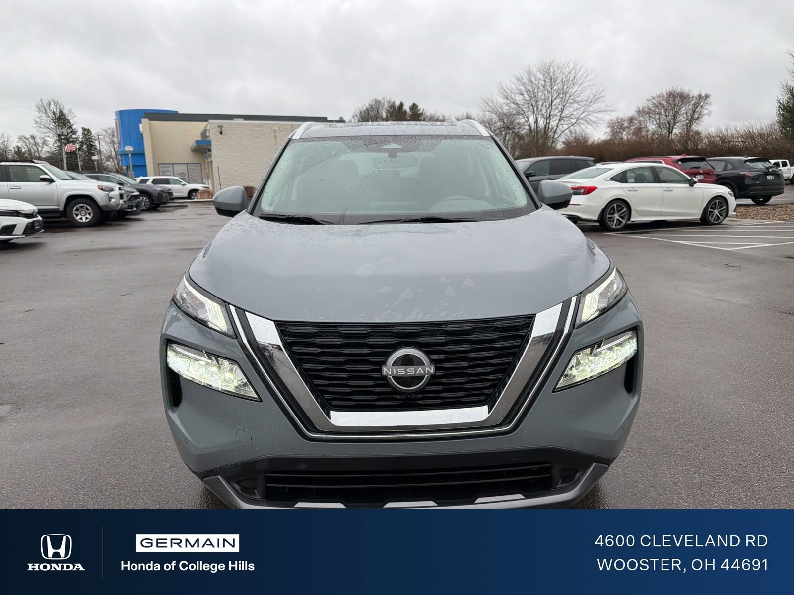 Used 2023 Nissan Rogue SL w/ SL Premium Package image 2