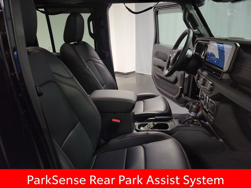 Used 2025 Jeep Wrangler Sahara AWD/4WD image 21