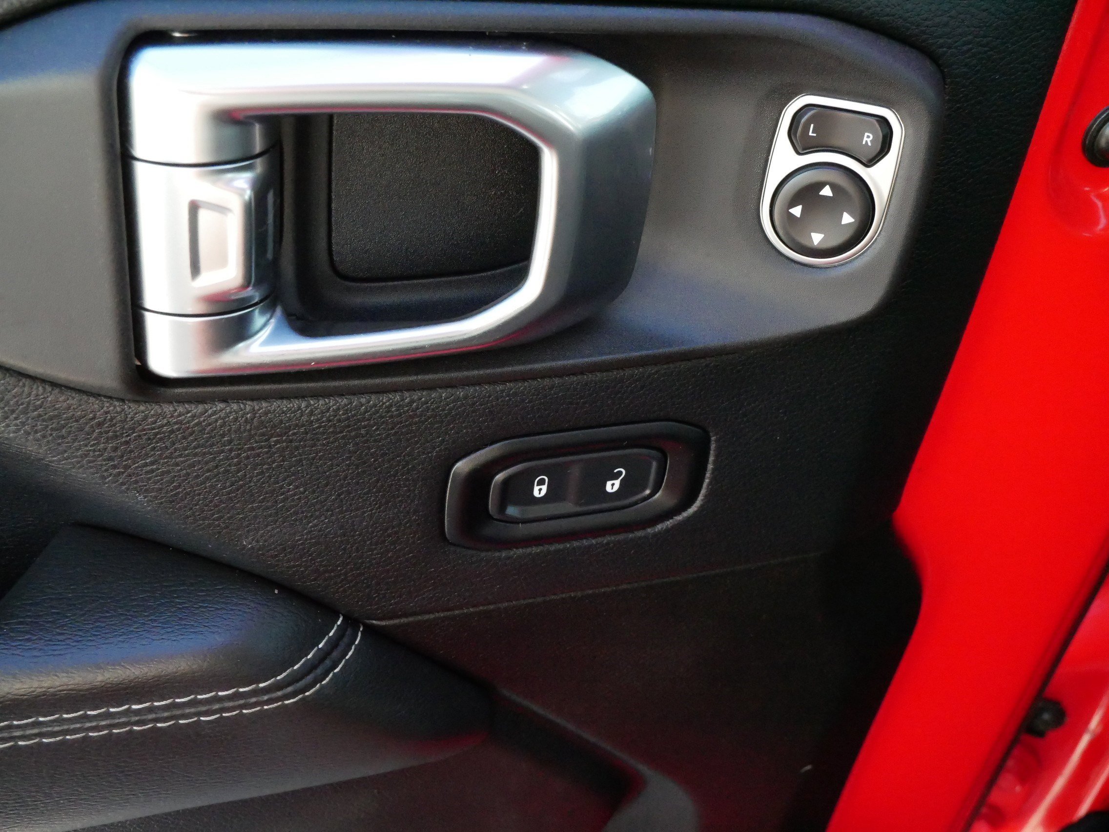 Used 2018 Jeep Wrangler Unlimited Sahara image 19