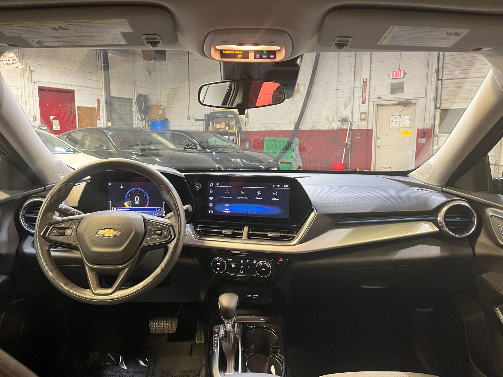 Used 2025 Chevrolet Trax LT image 32