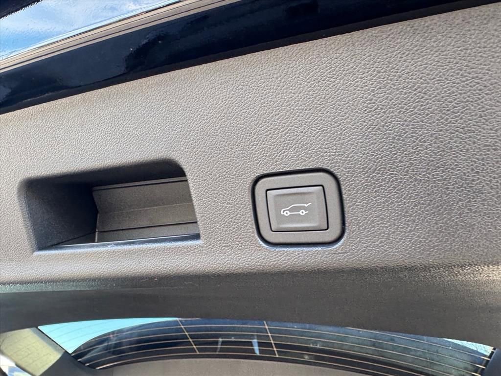 New 2026 Chevrolet Traverse High Country w/ LPO, Floor Liner Package FWD image 8