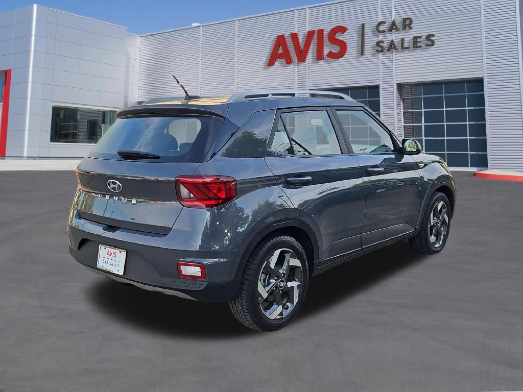 Used 2025 Hyundai Venue SEL FWD image 6