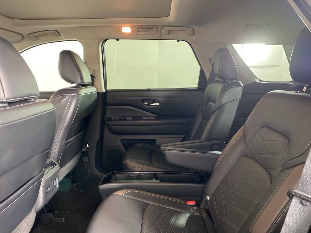 Used 2023 Nissan Pathfinder Platinum image 21