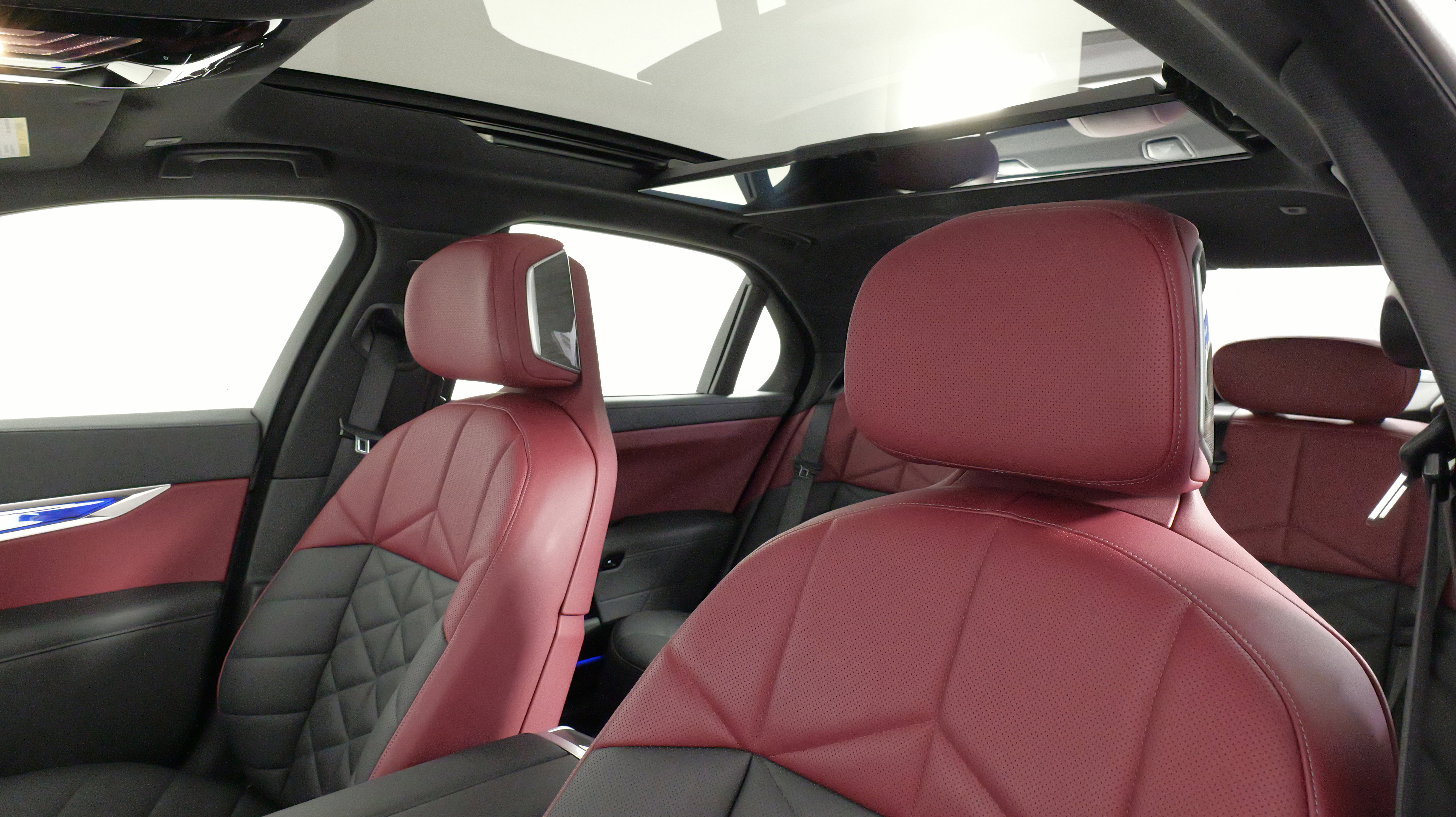 Used 2024 BMW 740i xDrive image 33