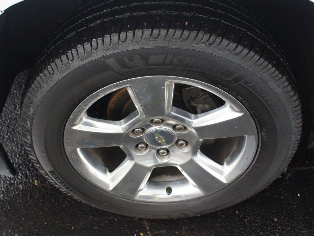 Used 2015 Chevrolet Suburban LT RWD image 26