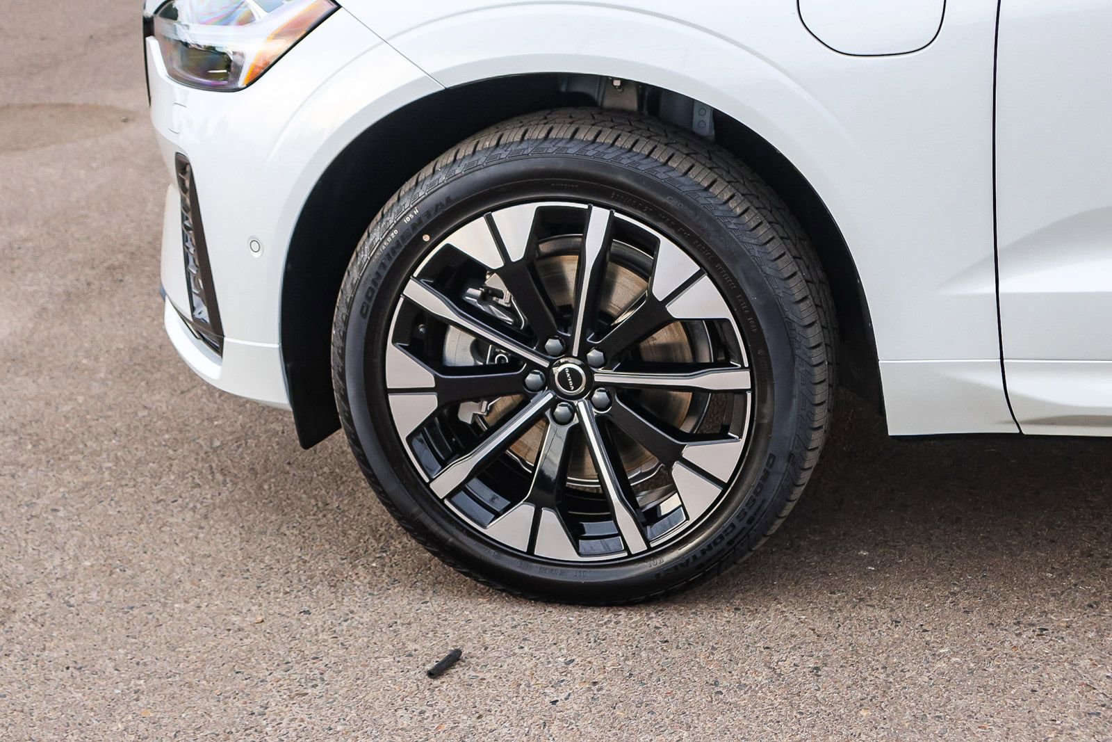 New 2026 Volvo XC60 T8 Plus w/ Climate Package image 9