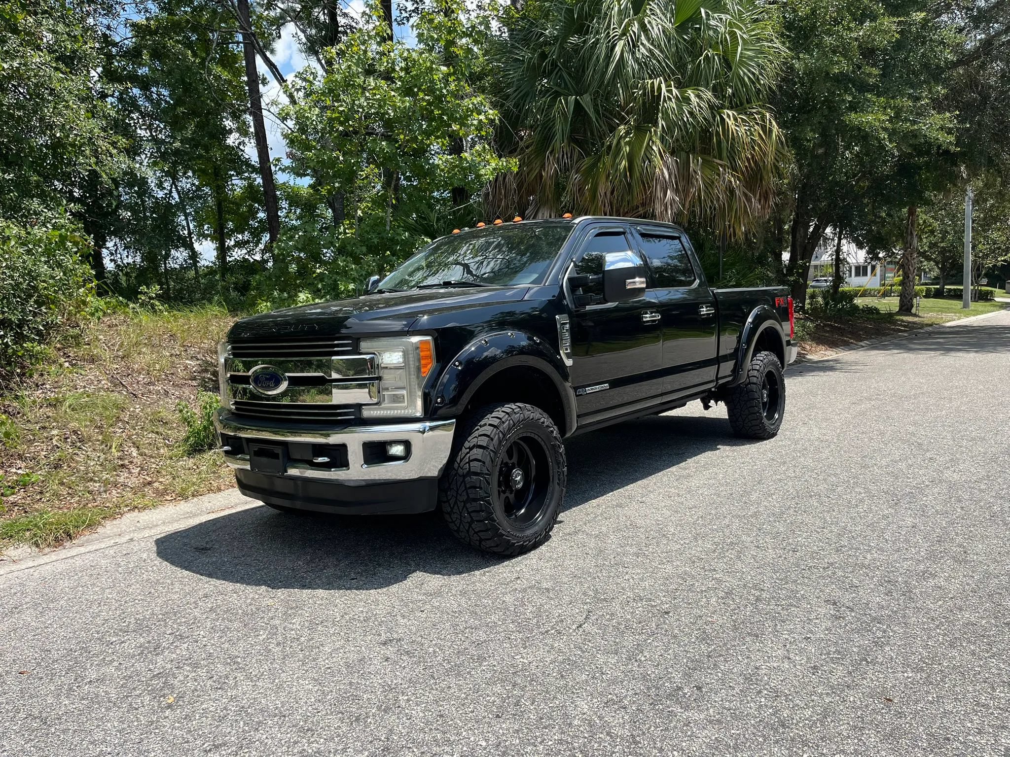 Used 2017 Ford F250 Lariat w/ Lariat Ultimate Package AWD/4WD image 8