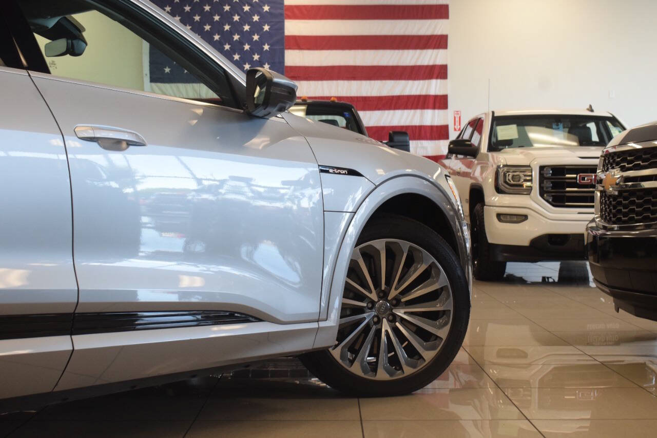 Used 2019 Audi e-tron Prestige w/ Prestige Package AWD/4WD image 38