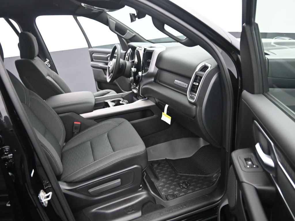 New 2026 RAM 1500 4x4 Crew Cab image 17
