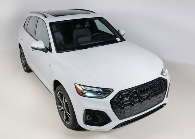 Certified 2025 Audi Q5 2.0T Premium Plus image 4