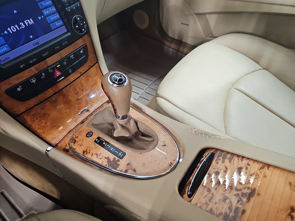 Used 2008 Mercedes-Benz E 350 4MATIC Sedan image 27