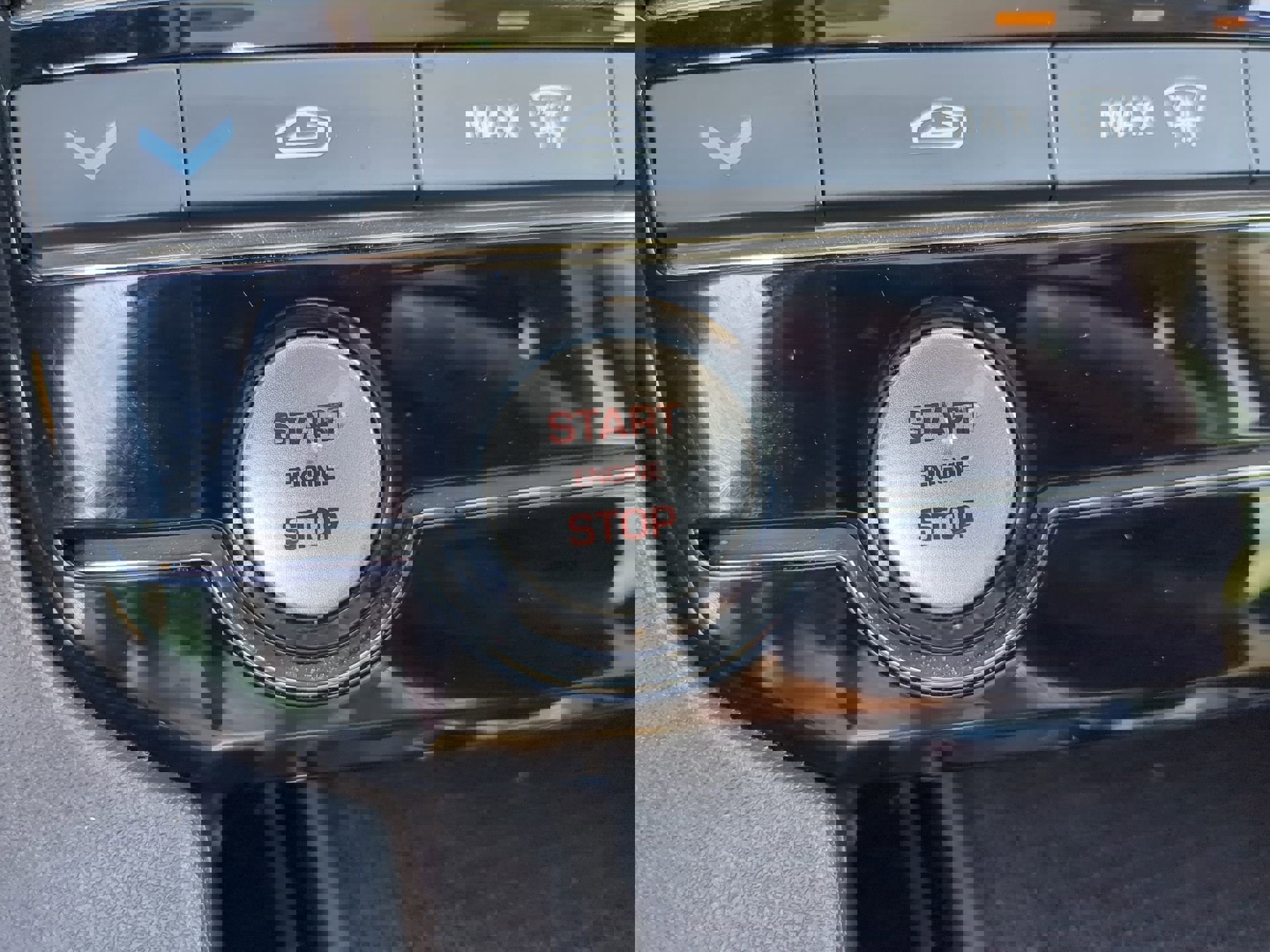 Used 2018 Jaguar F-PACE Prestige image 32