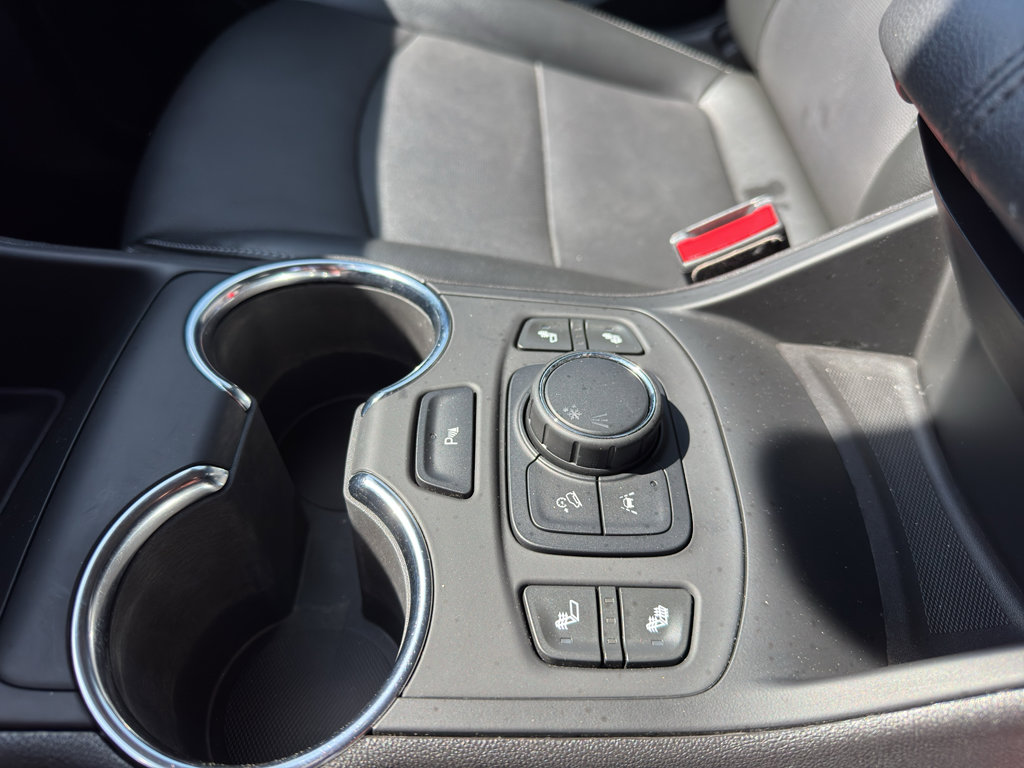 Used 2024 GMC Terrain SLT w/ Tech Package image 13