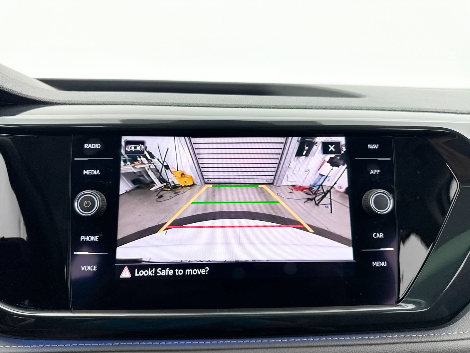 Used 2022 Volkswagen Taos SEL w/ Panoramic Sunroof Package FWD image 9
