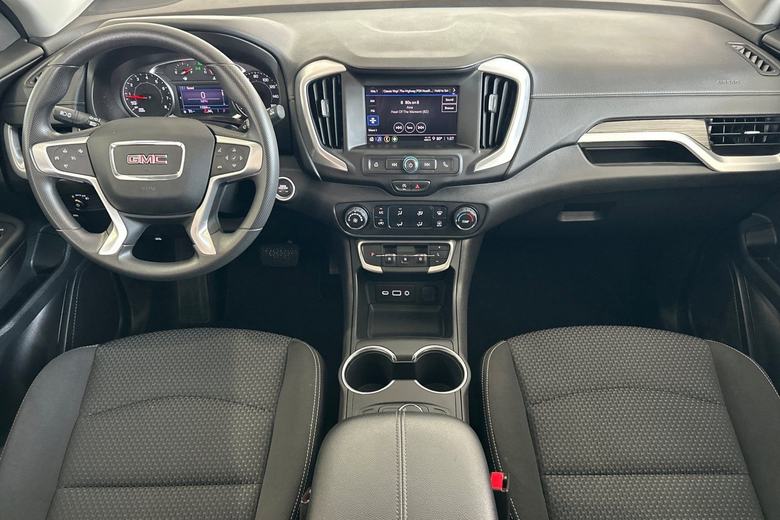 Used 2024 GMC Terrain SLE w/ Elevation Edition image 13