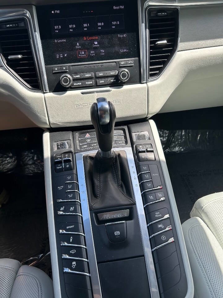 Used 2017 Porsche Macan Turbo image 28